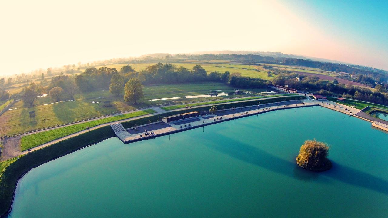 Jezero Jelen Hotel Tesanj Exterior photo