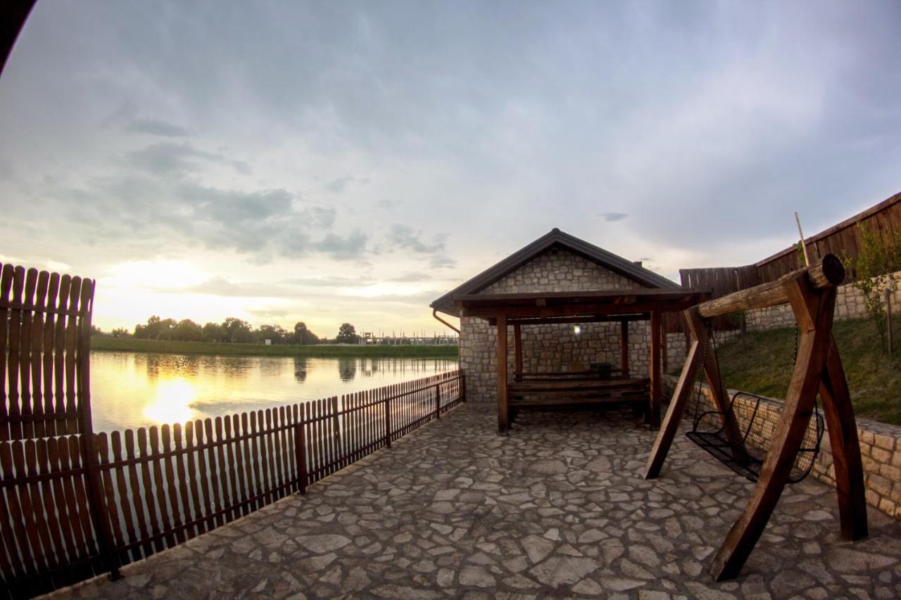 Jezero Jelen Hotel Tesanj Exterior photo